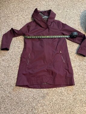 Luluemon Savasan Rain Jacket Size 10